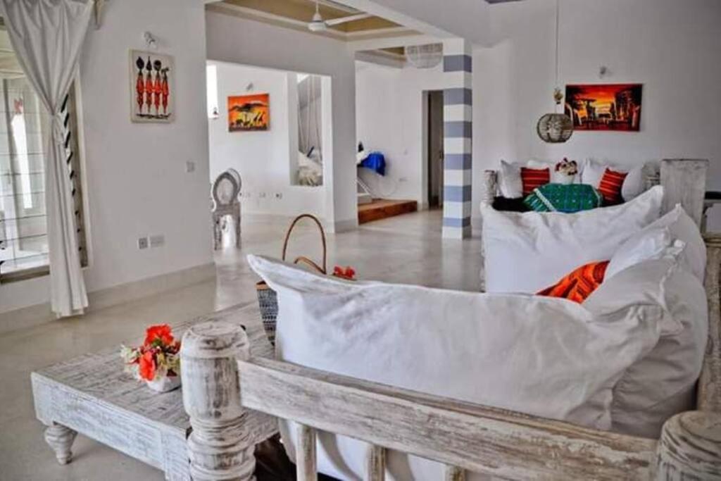 واتامو White Villa - Paparemo Beach المظهر الخارجي الصورة